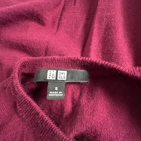 Uniqlo Unisex Small 100% Wool Crewneck Sweater Burgundy Pullover Casual Outdoor - Picture 3 of 8